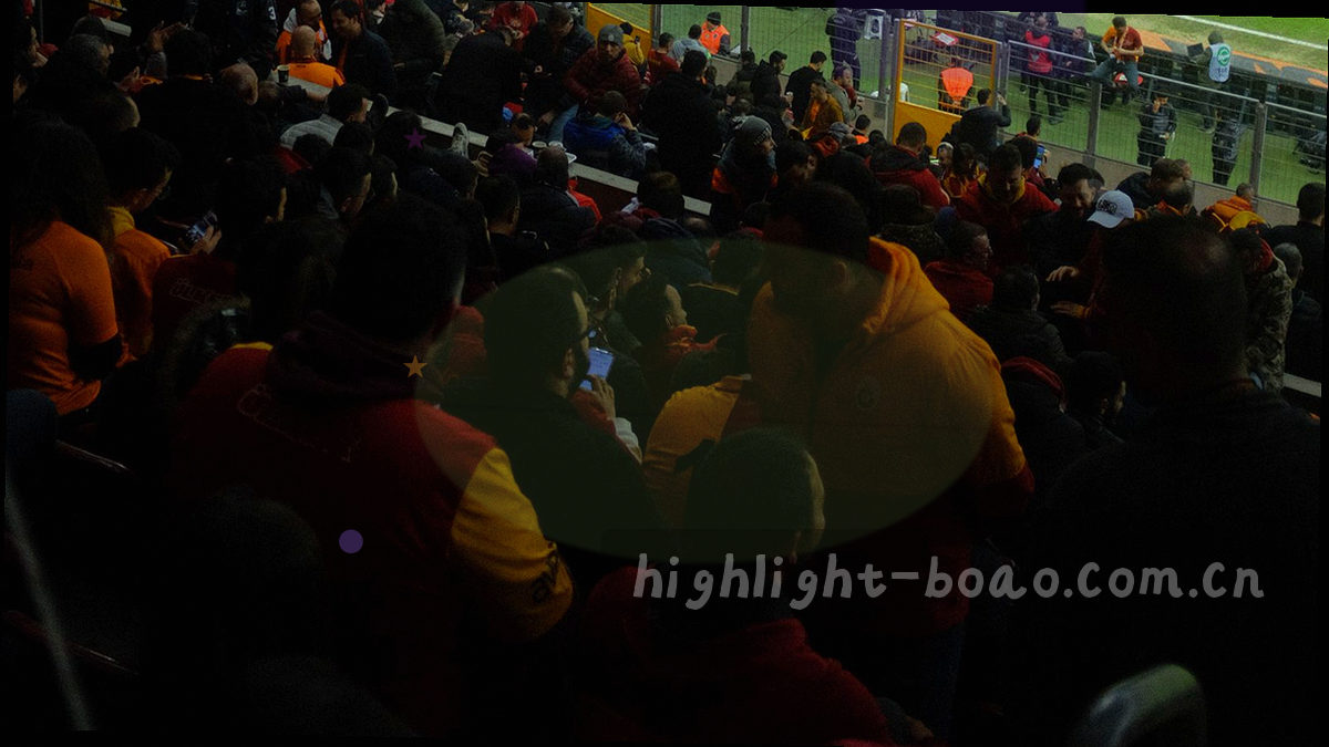 播放器控制条局部特写，等宽数字显示时间码与零点五倍至两倍速刻度